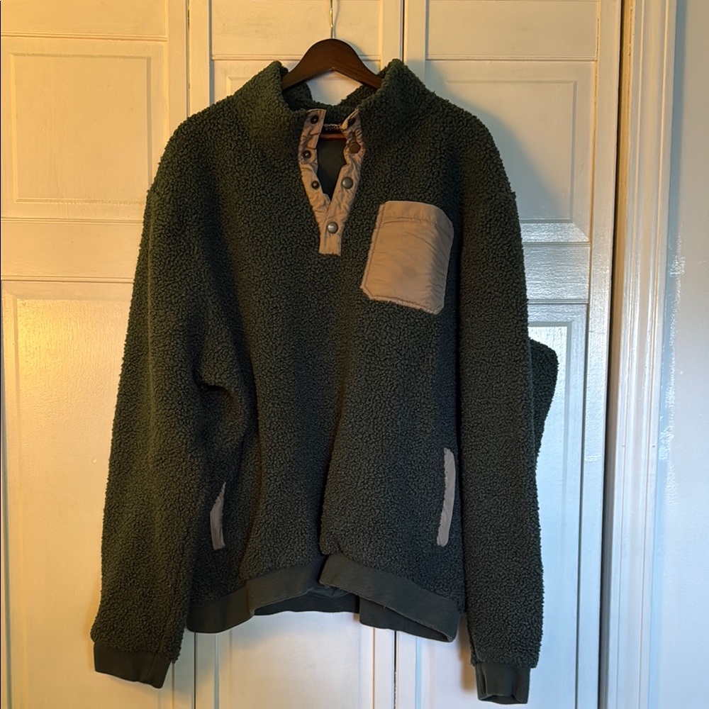 Cozy Green Fleece Pullover with Tan Accents